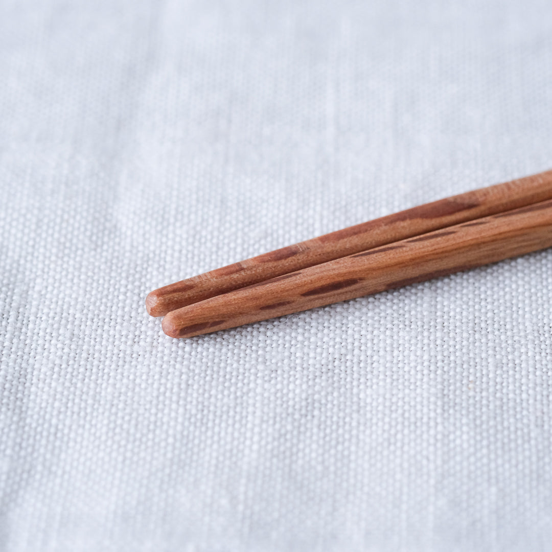 箸先の幅は約3mm